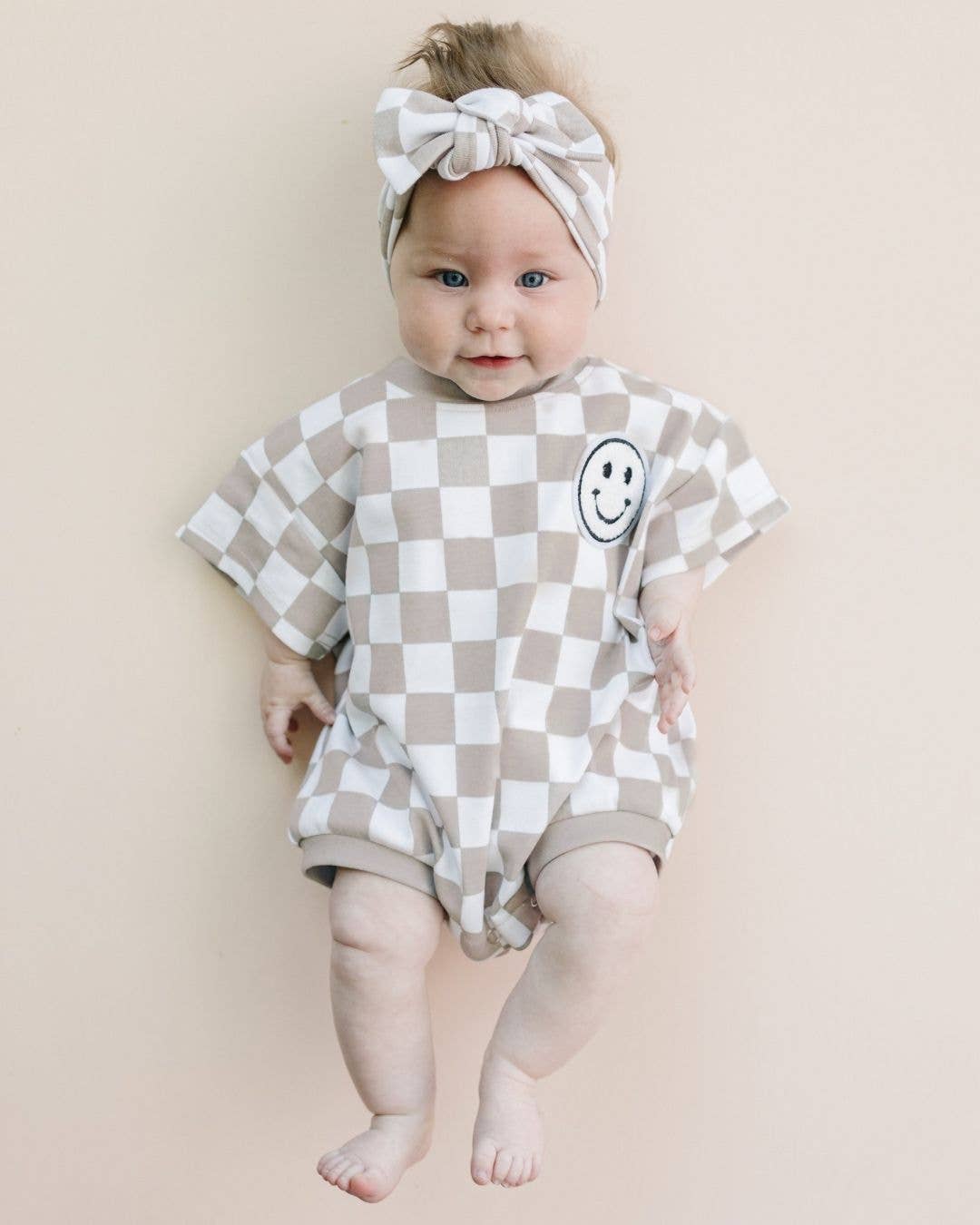 Short Sleeve Bubble Romper | Checkered Smiley Latte: Baby 0-3M